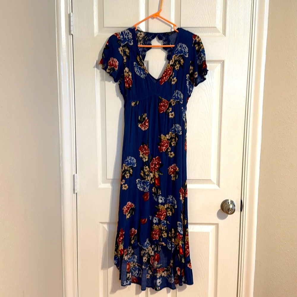 Floral dress with lace on back, short sleeve